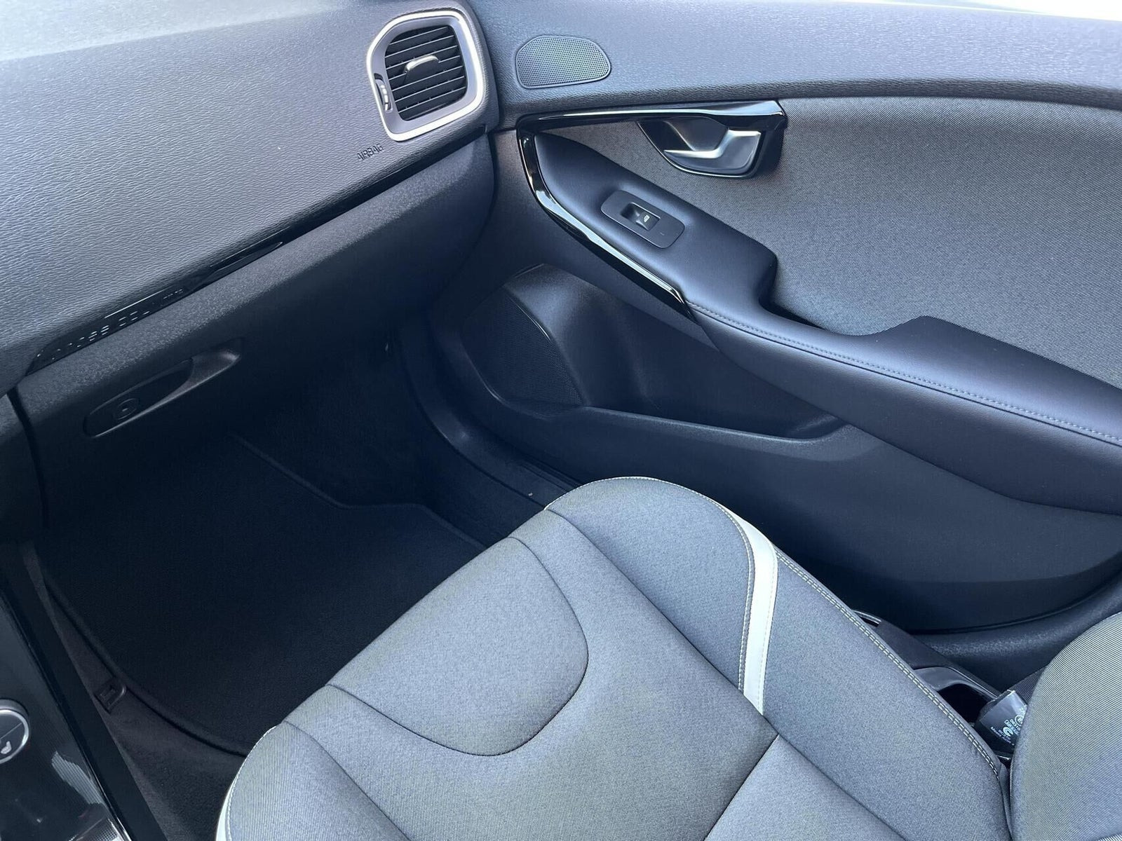 Hvid Volvo V40 CC fra 2020