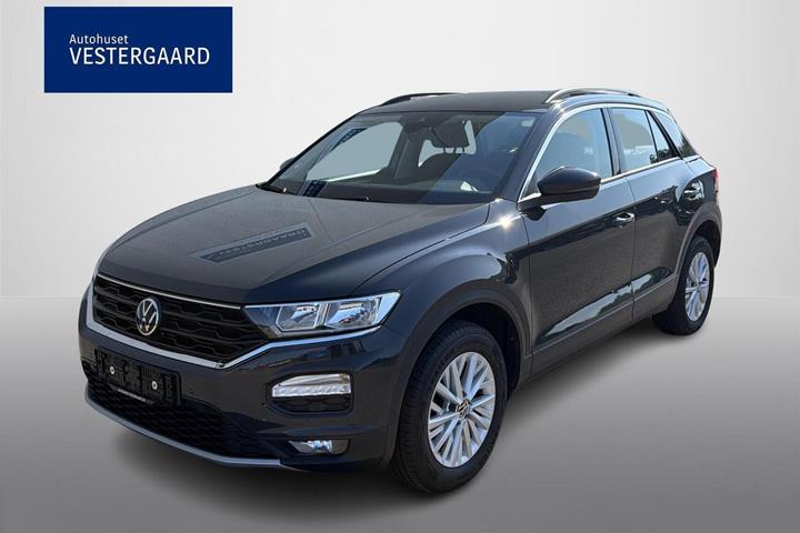 Grå VW T-Roc fra 2022 set udefra