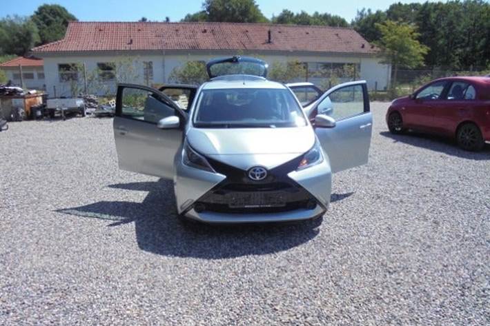 Sølv Toyota Aygo fra 2018