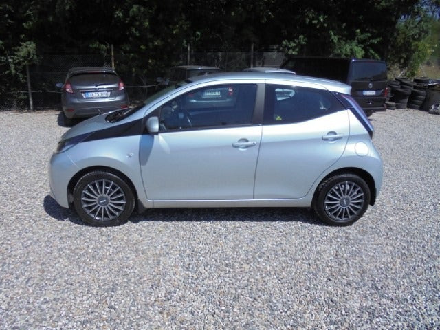 Sølv Toyota Aygo fra 2018