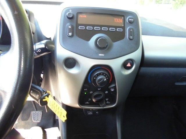 Sølv Toyota Aygo fra 2018