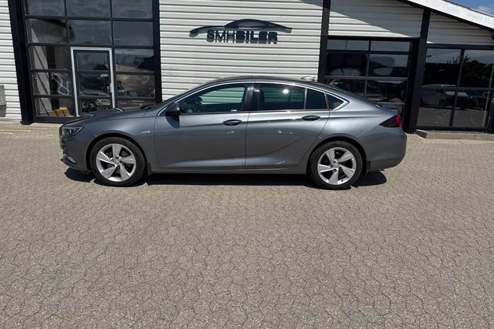 Grå Opel Insignia fra 2018