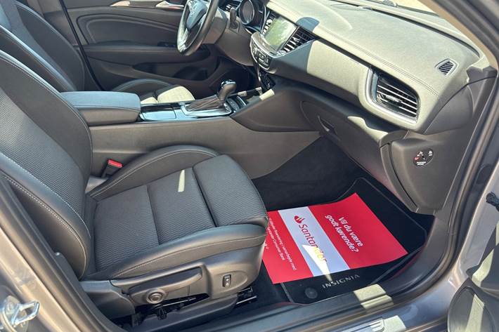 Grå Opel Insignia fra 2018
