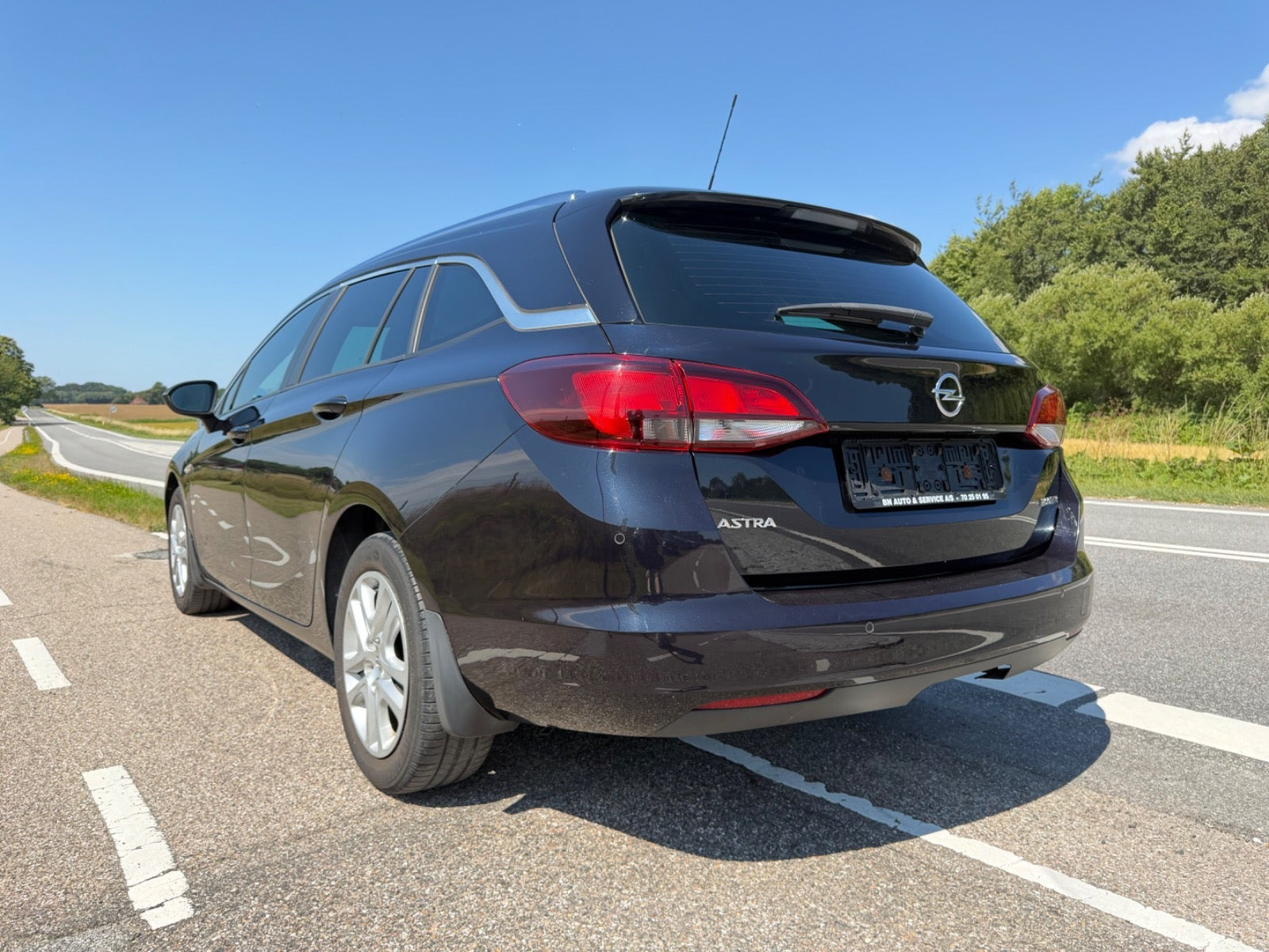 Blå Opel Astra fra 2018