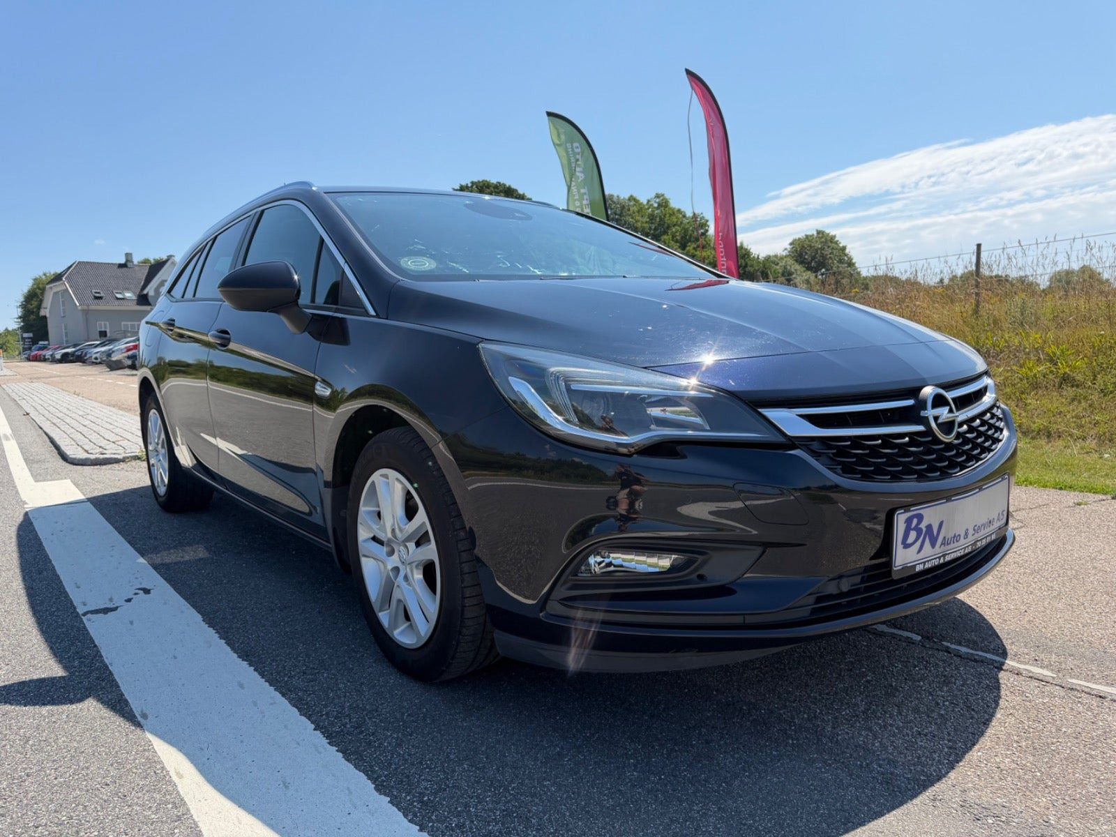 Blå Opel Astra fra 2018