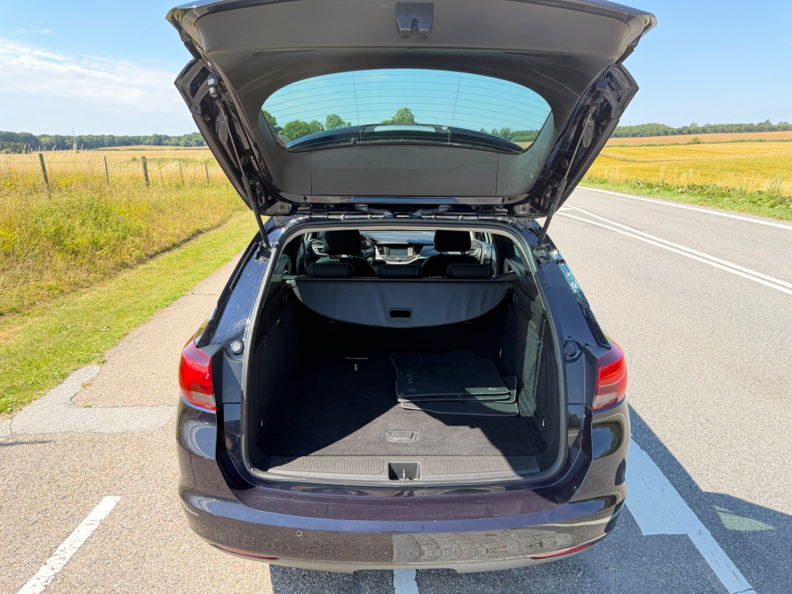 Blå Opel Astra fra 2018
