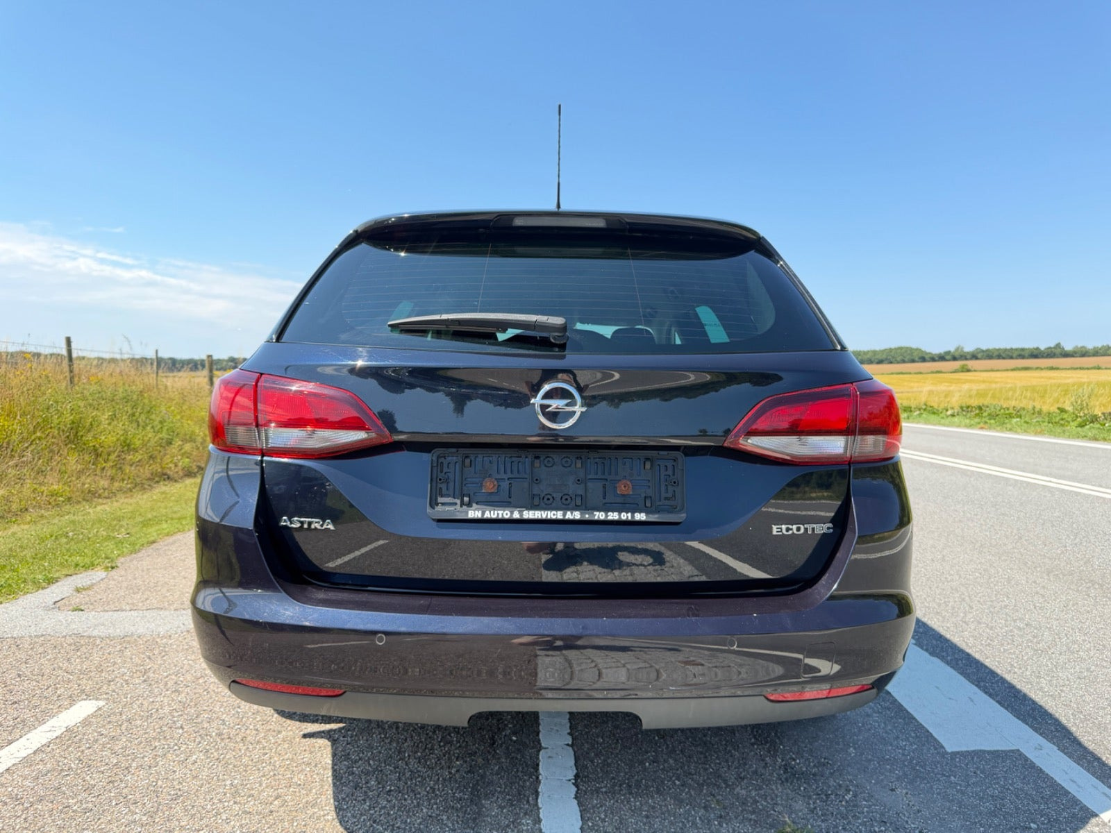 Blå Opel Astra fra 2018