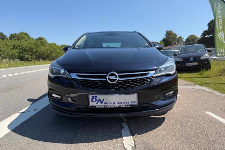 Blå Opel Astra fra 2018