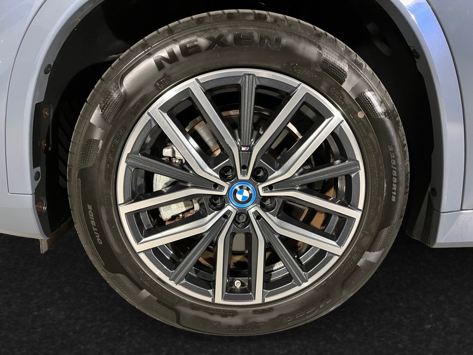 Grå BMW iX1 fra 2023