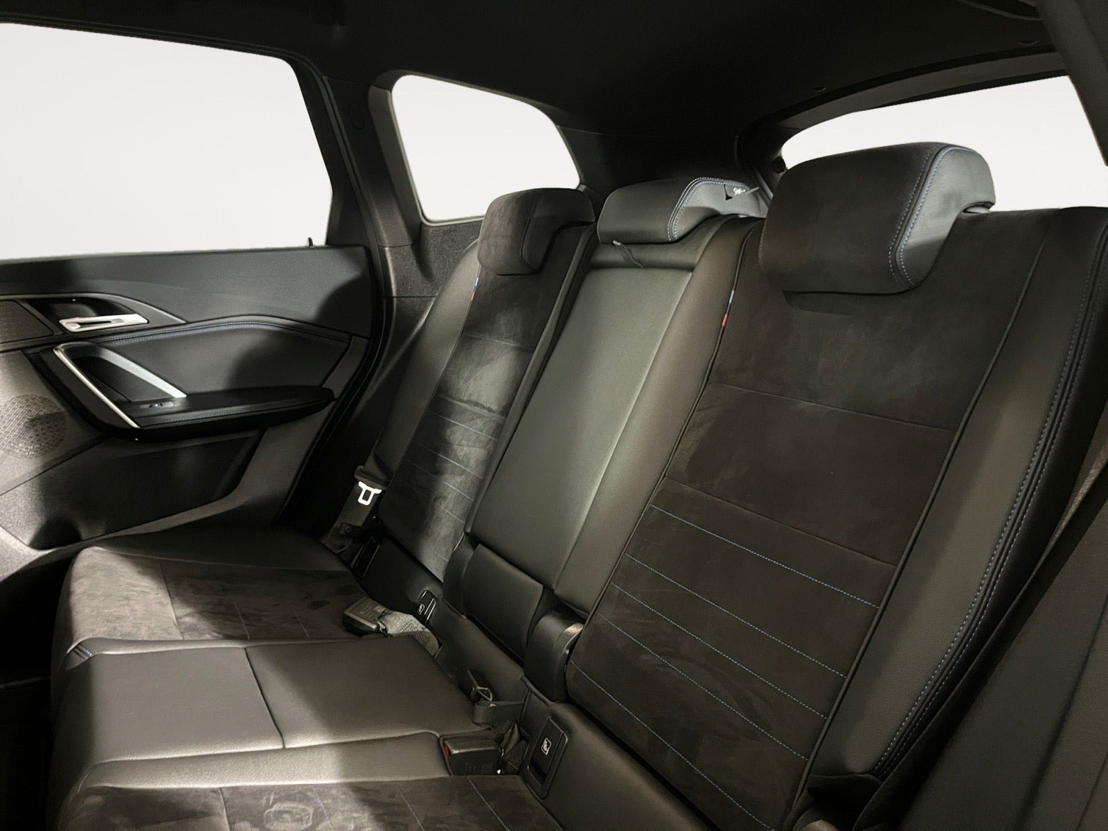 Grå BMW iX1 fra 2023