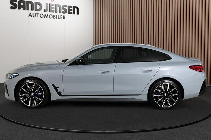 Grå BMW i4 fra 2025