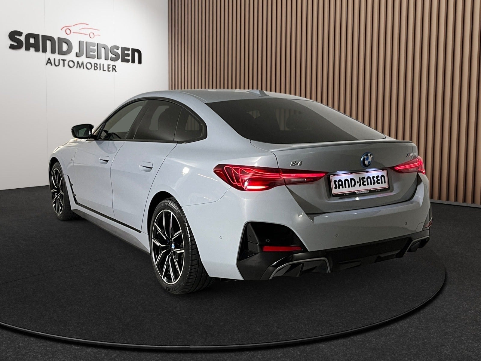 Grå BMW i4 fra 2025