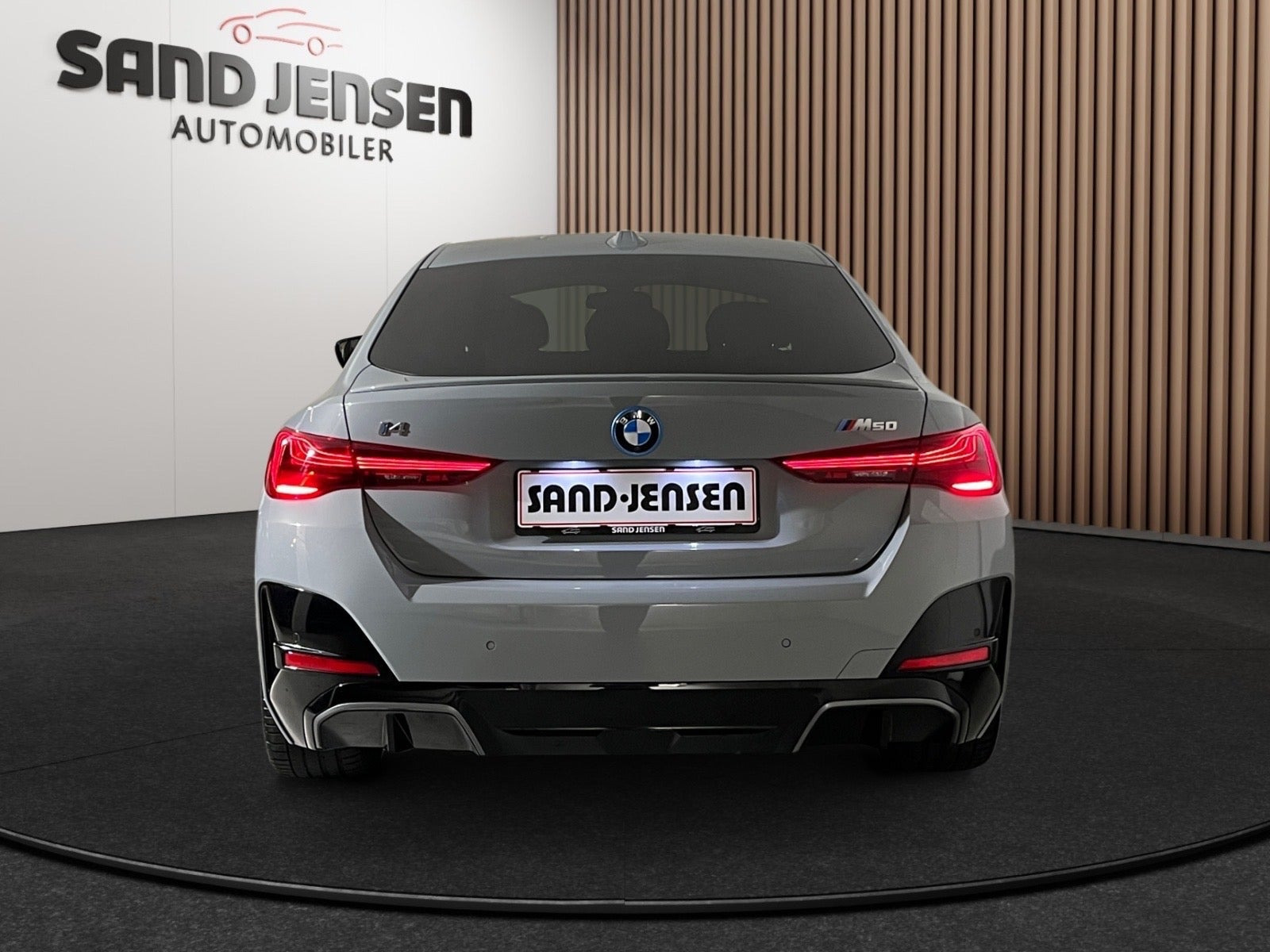 Grå BMW i4 fra 2025