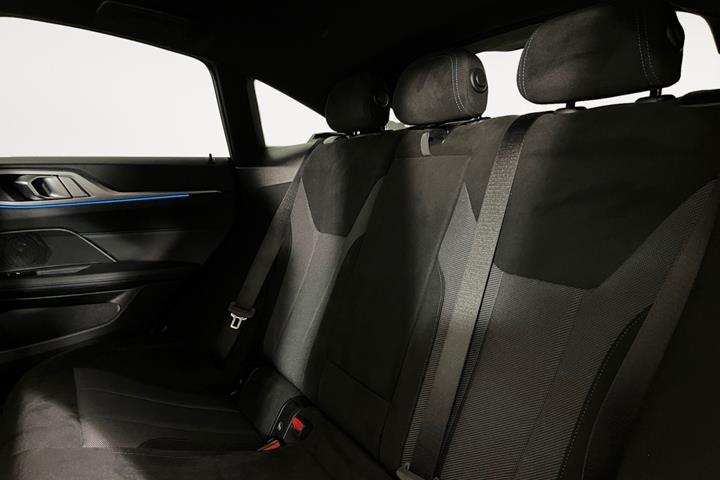Grå BMW i4 fra 2025