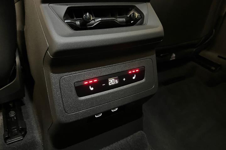 Grå Audi Q6 e-tron fra 2025