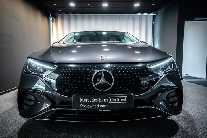 Grå Mercedes EQE350+ fra 2025