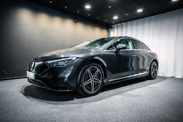 Grå Mercedes EQE350+ fra 2025