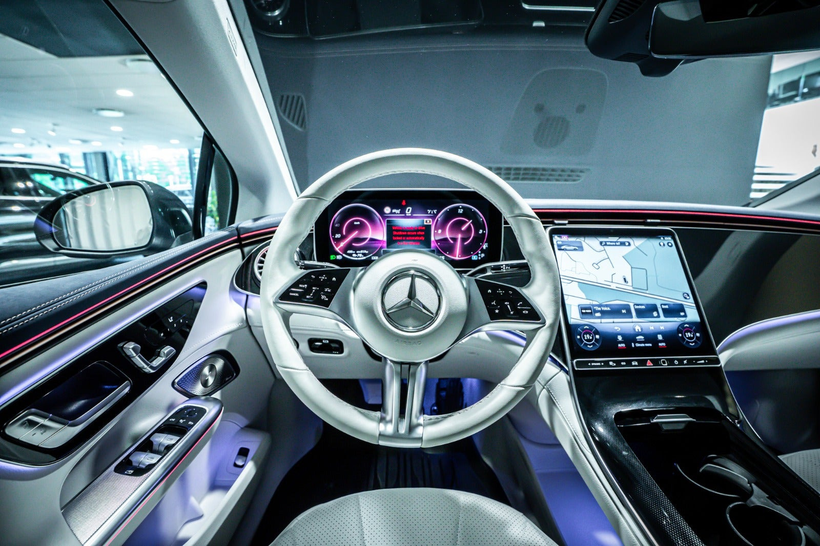 Grå Mercedes EQE350+ fra 2025