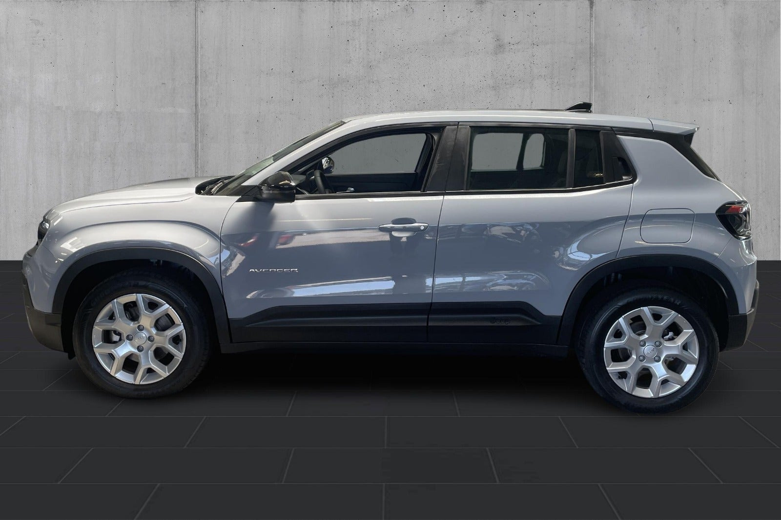 Grå Jeep Avenger fra 2025