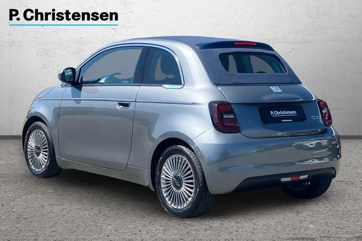 Grå Fiat 500e fra 2023