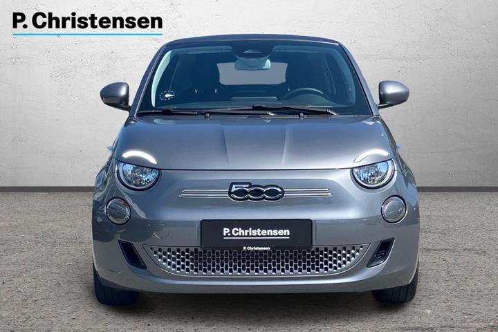 Grå Fiat 500e fra 2023