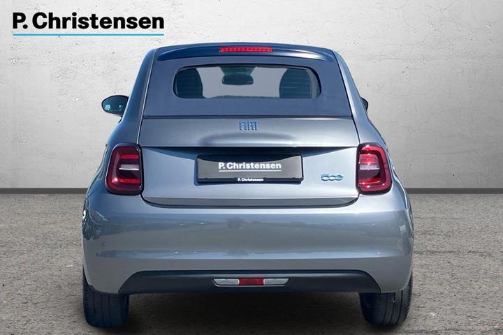 Grå Fiat 500e fra 2023