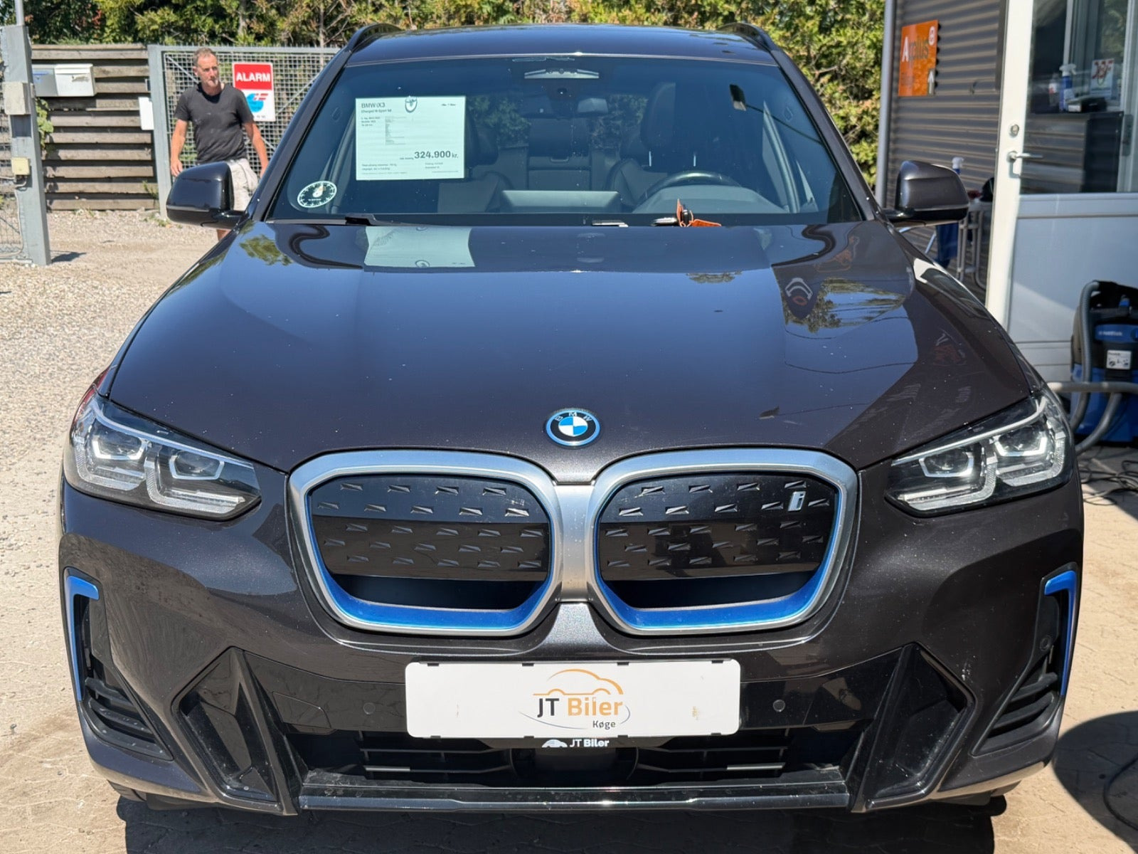Grå BMW iX3 fra 2023