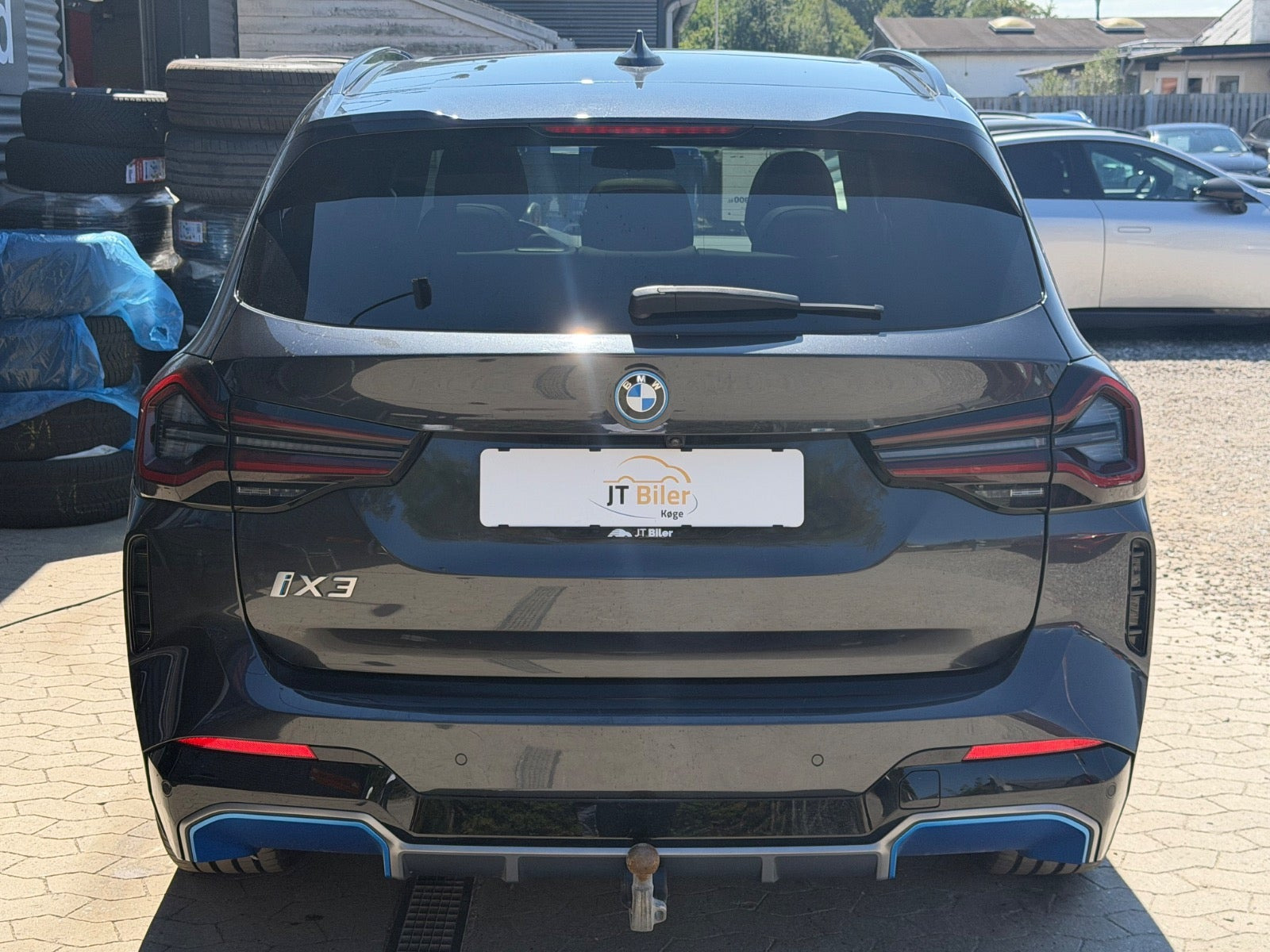 Grå BMW iX3 fra 2023