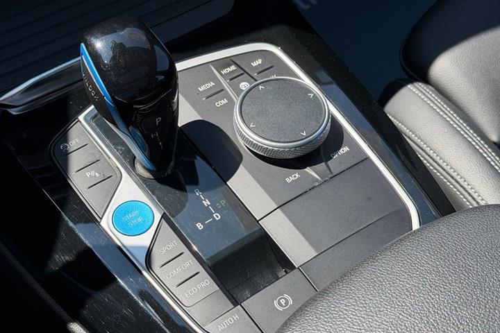 Sort BMW iX3 fra 2022