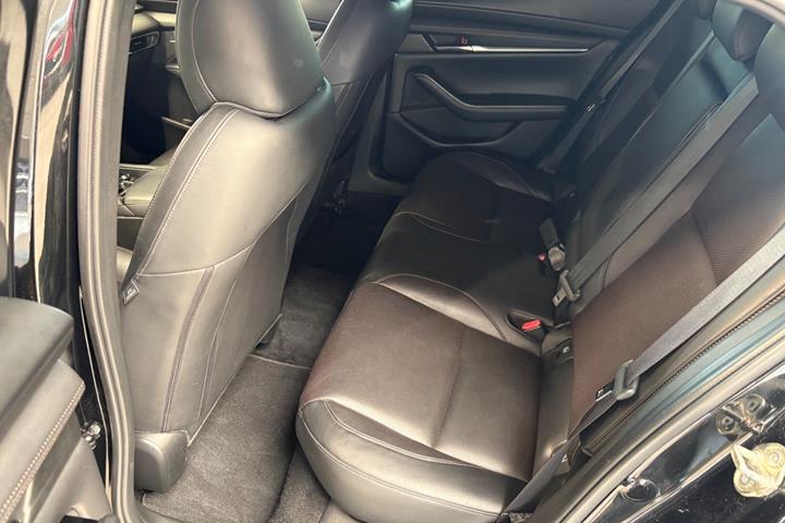 Sort Mazda 3 fra 2019