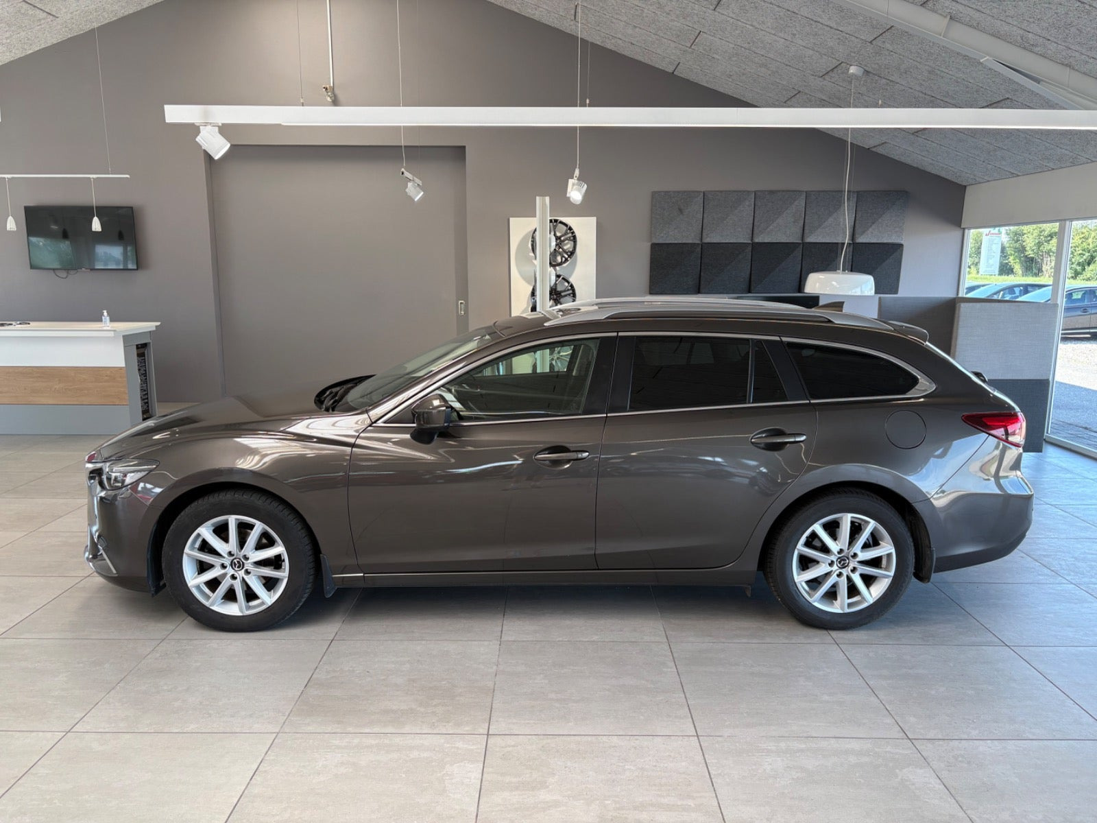 Brun Mazda 6 fra 2016