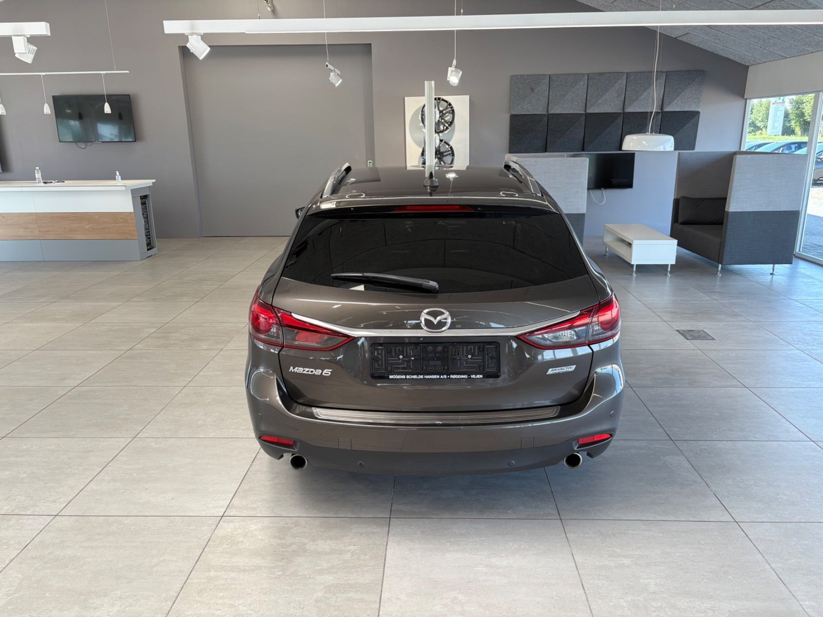 Brun Mazda 6 fra 2016