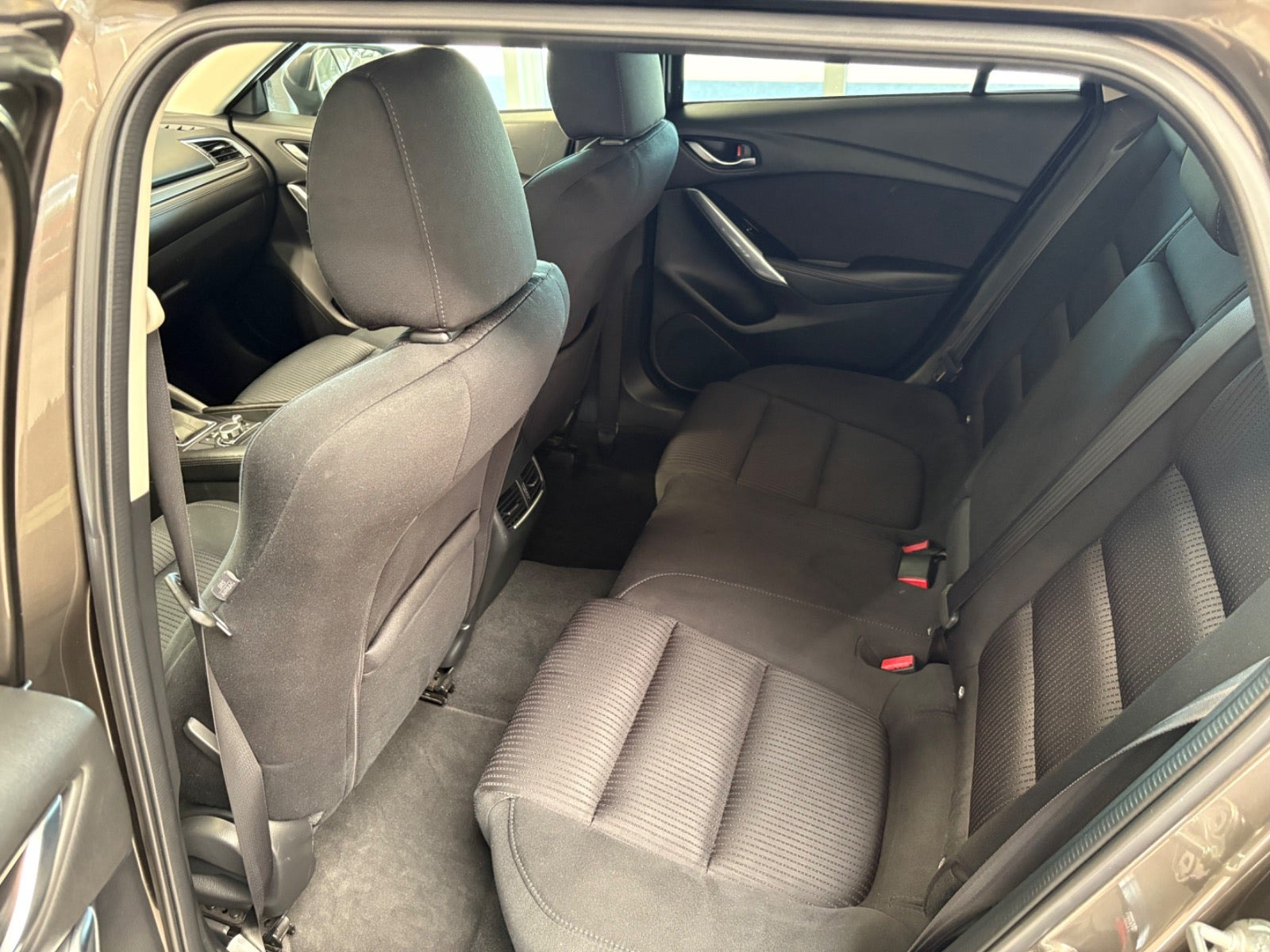 Brun Mazda 6 fra 2016