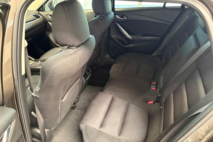 Brun Mazda 6 fra 2016