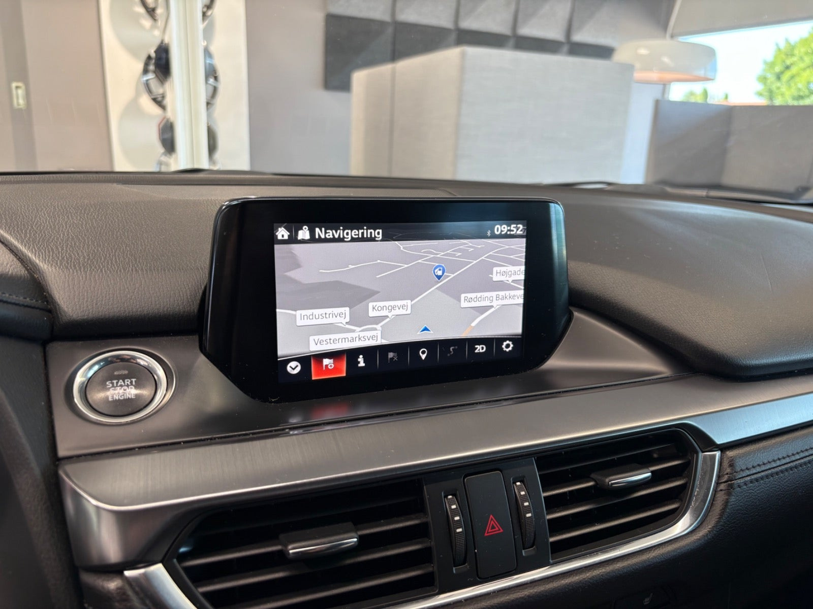 Brun Mazda 6 fra 2016