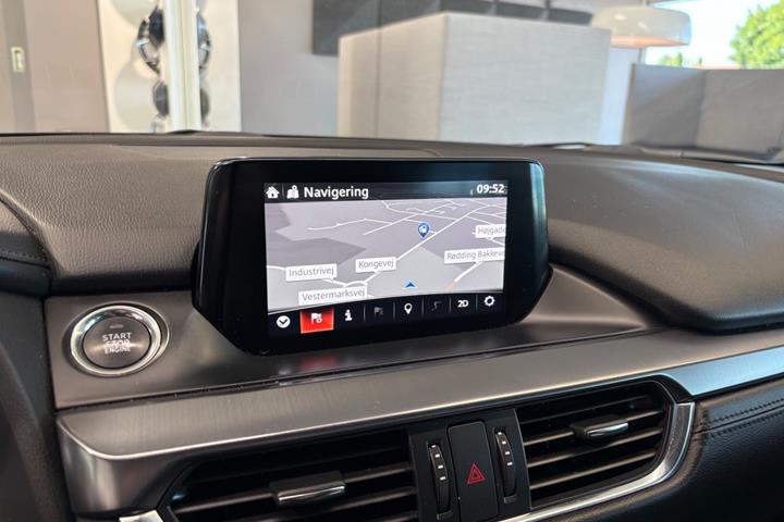 Brun Mazda 6 fra 2016