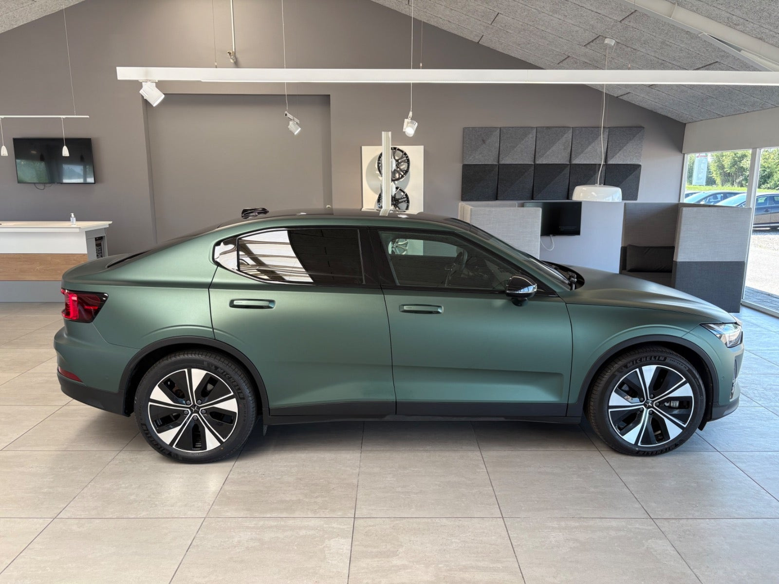 Sort Polestar 2 fra 2022