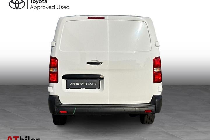 Hvid Toyota ProAce fra 2023