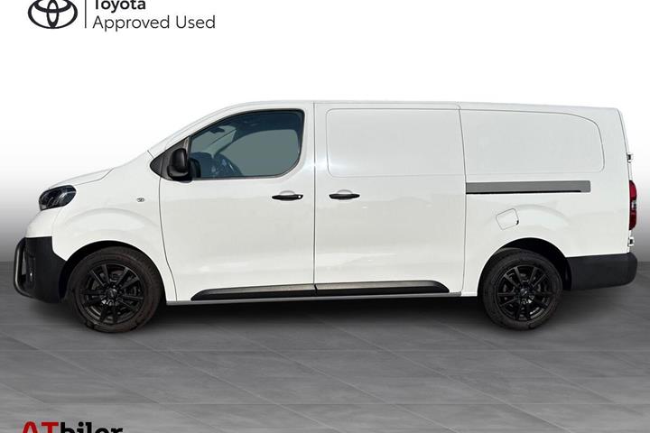 Hvid Toyota ProAce fra 2023