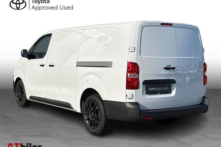 Hvid Toyota ProAce fra 2023