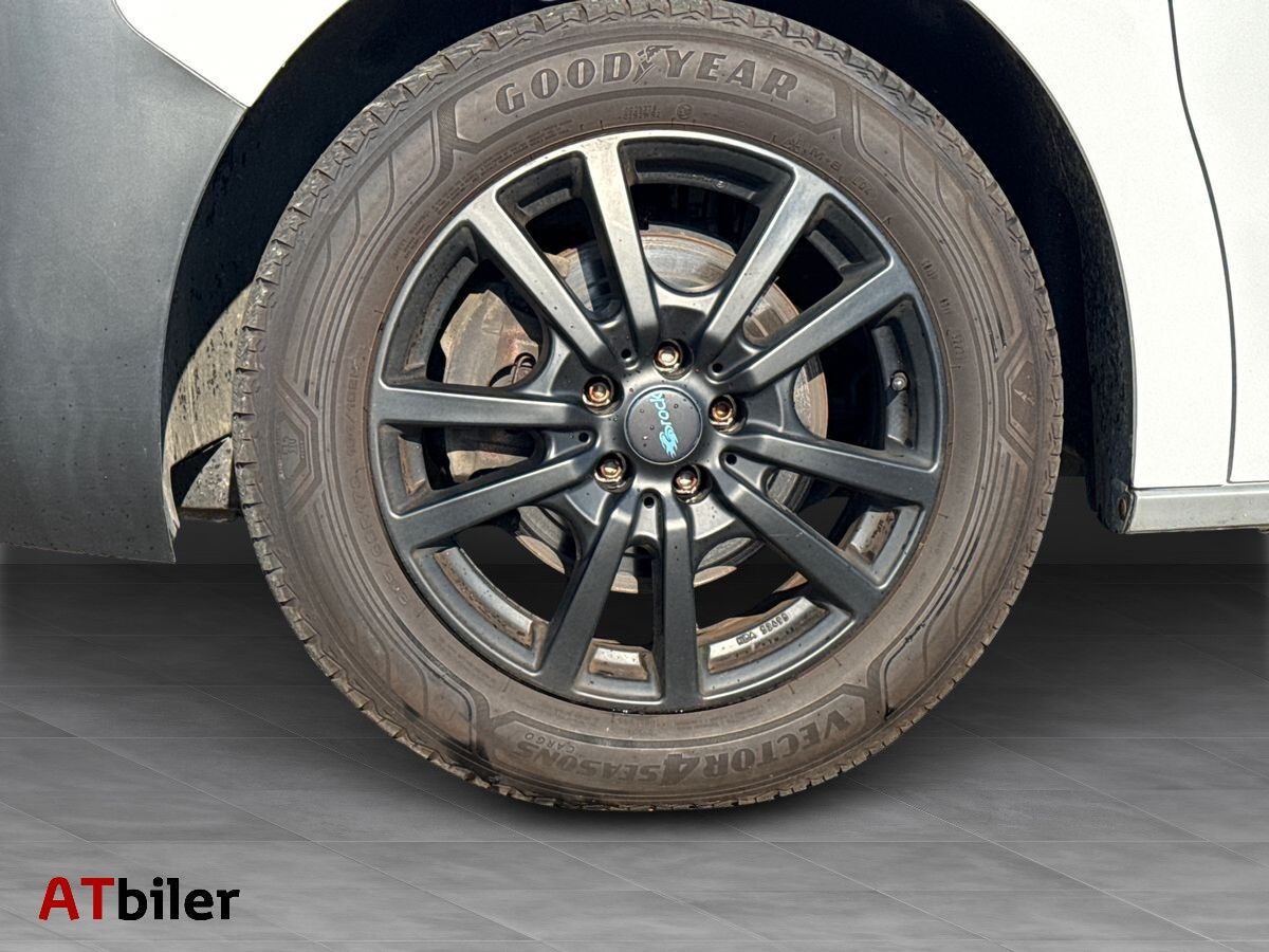 Hvid Toyota ProAce fra 2023