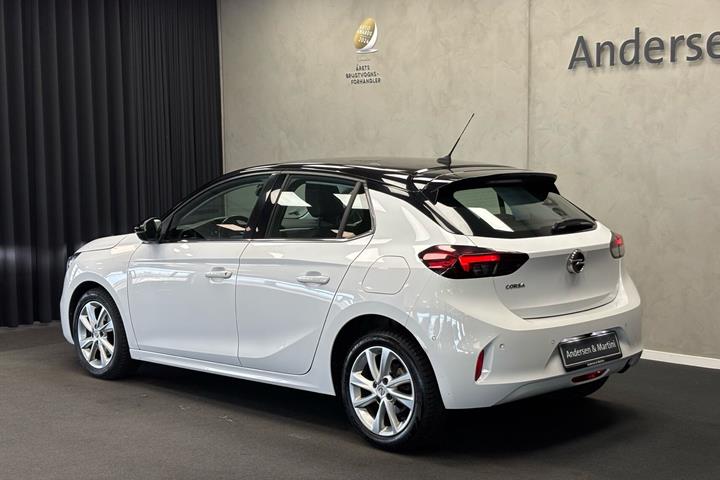 Hvid Opel Corsa fra 2022