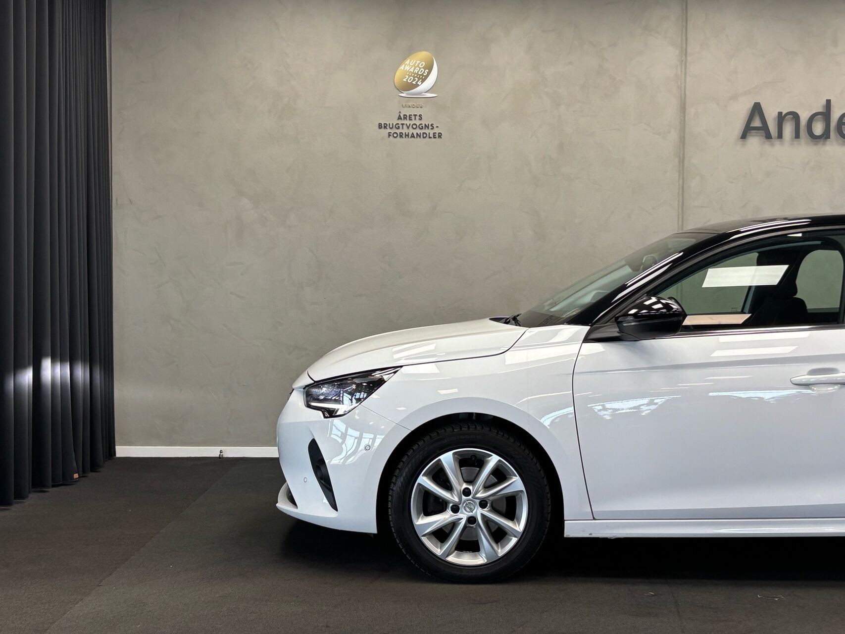 Hvid Opel Corsa fra 2022