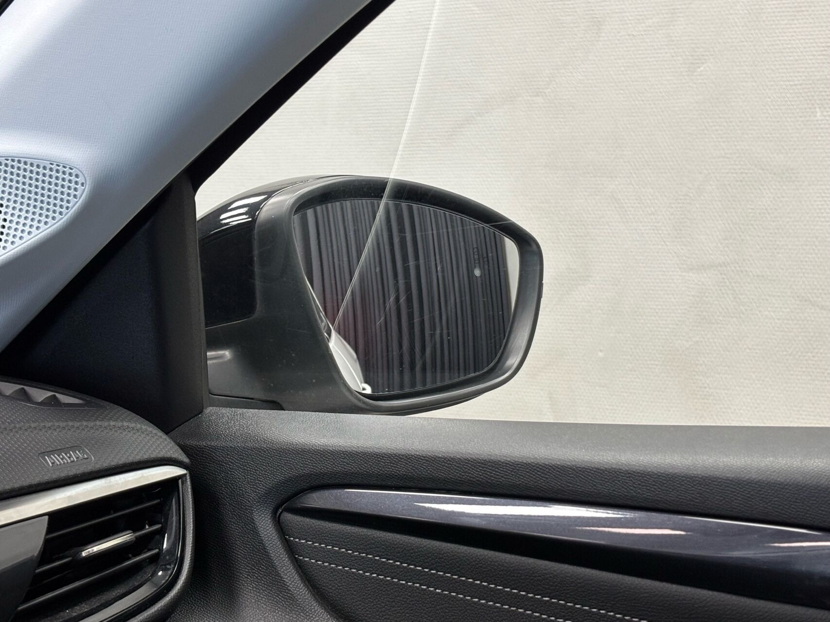 Hvid Opel Corsa fra 2022