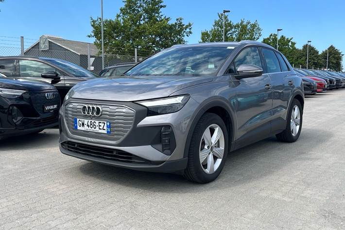 Grå Audi Q4 fra 2024