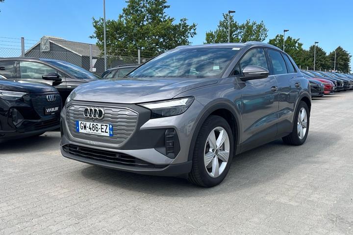 Grå Audi Q4 fra 2024 set udefra