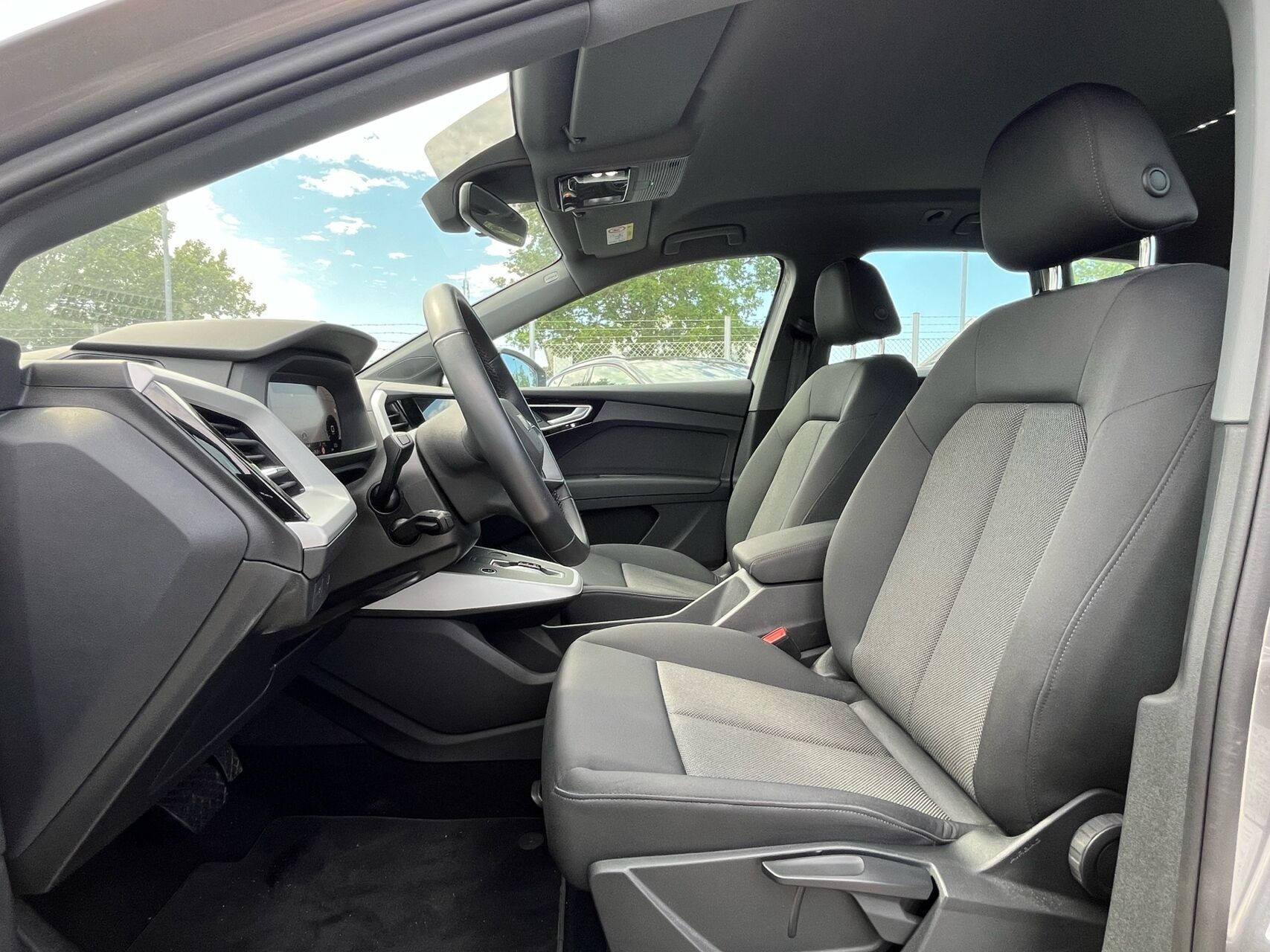 Grå Audi Q4 fra 2024