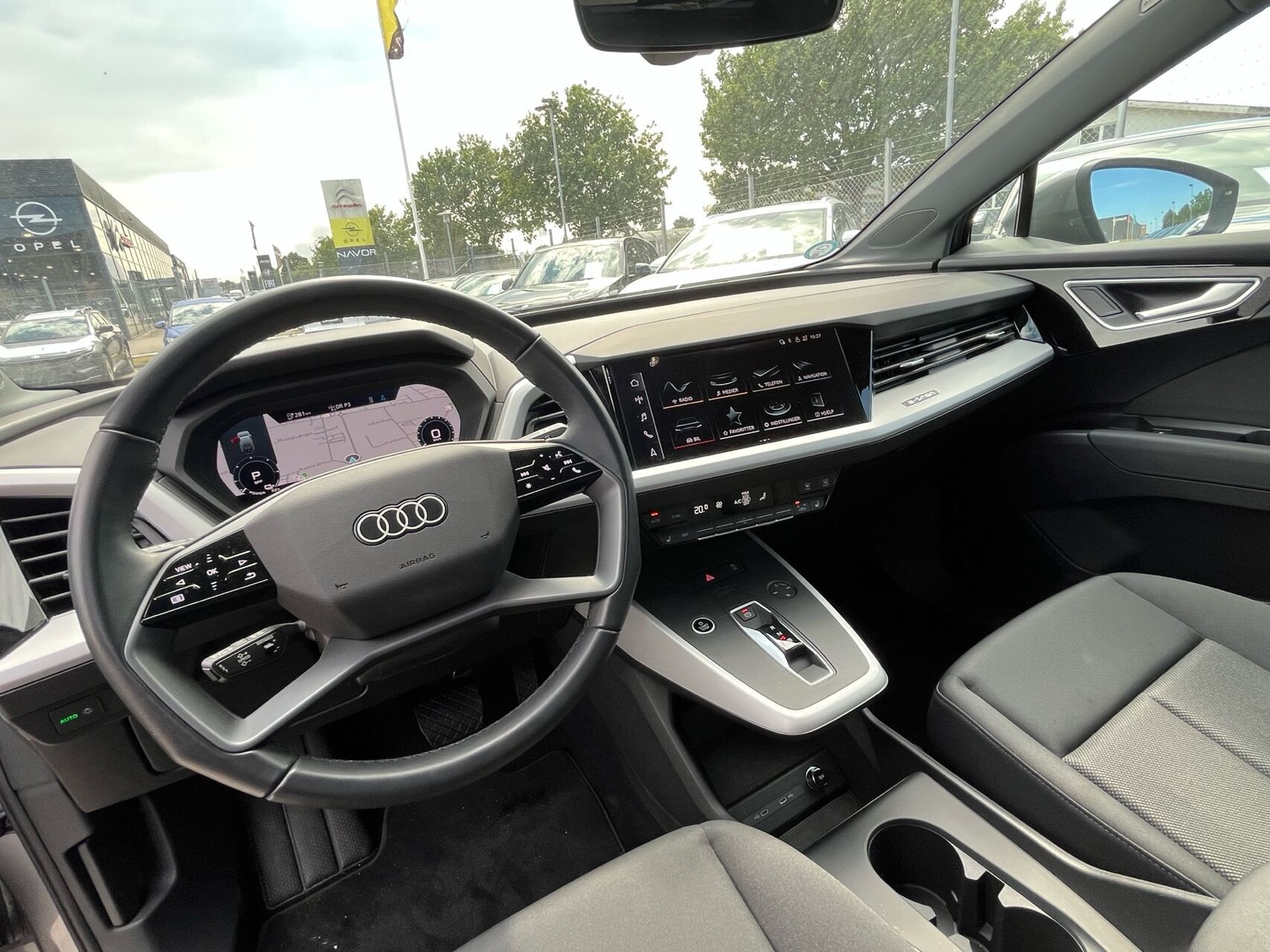 Grå Audi Q4 fra 2024
