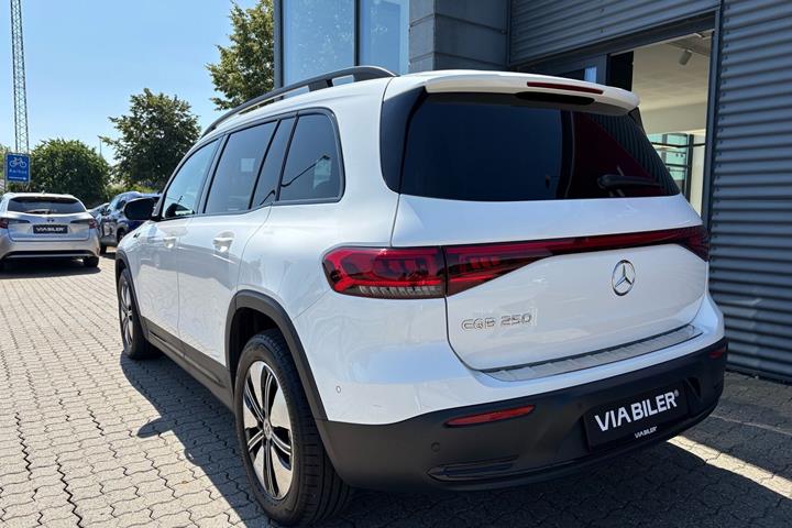 Hvid Mercedes EQB 250 fra 2022