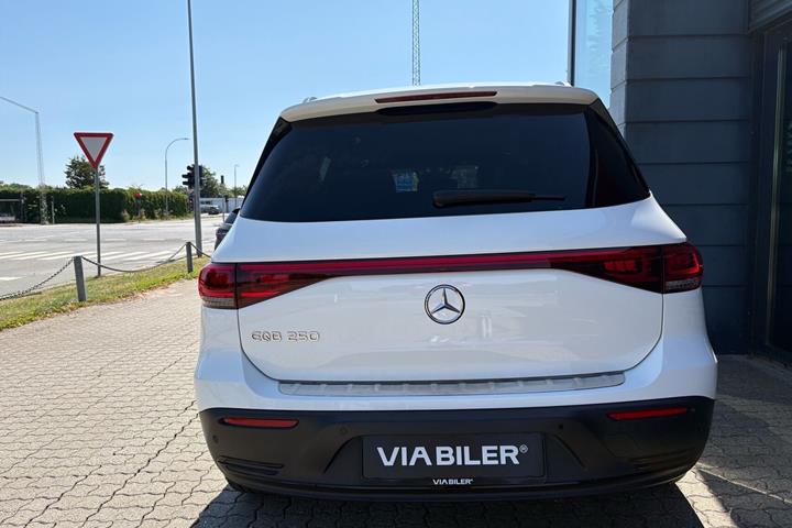 Hvid Mercedes EQB 250 fra 2022
